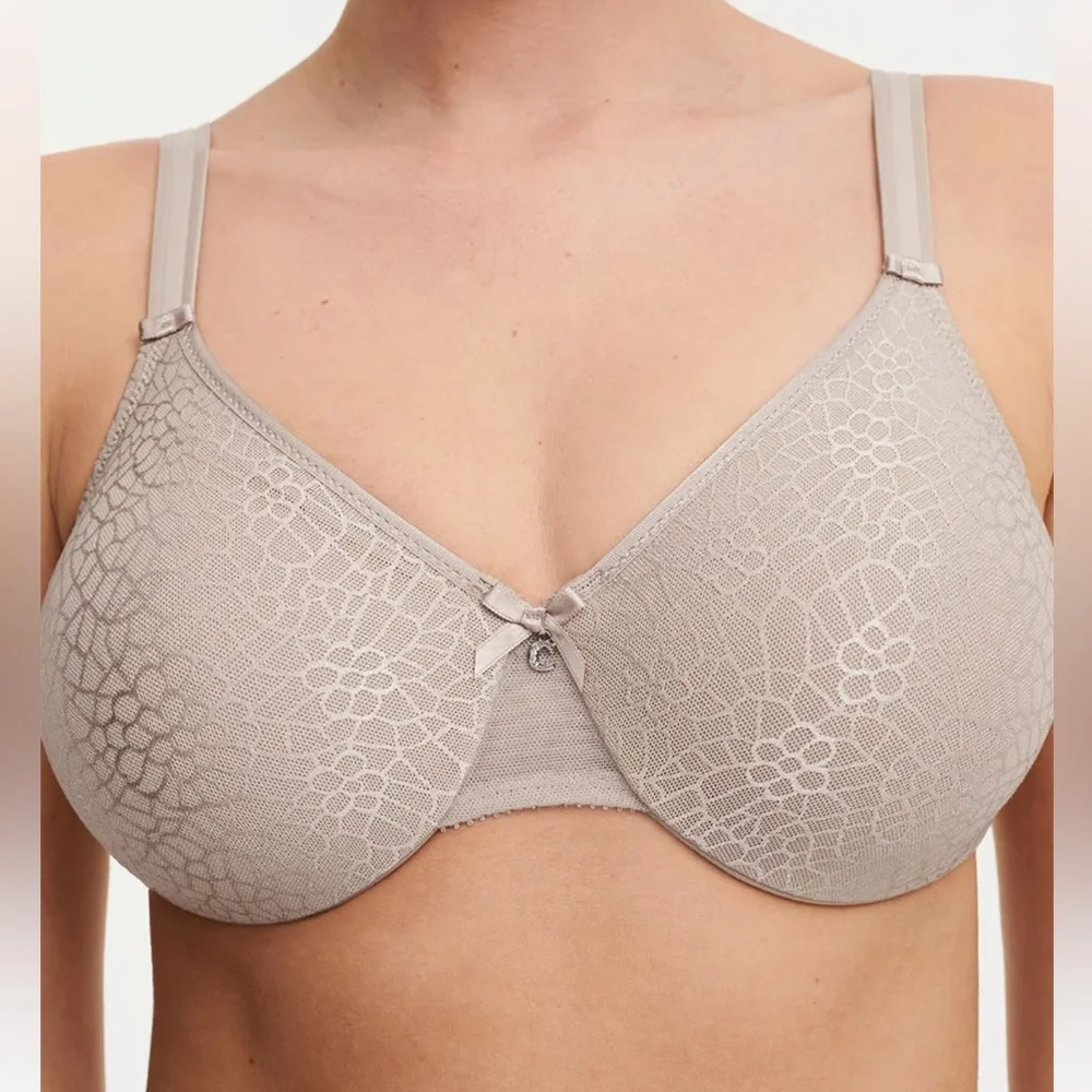 Chantelle minimizing underwire  bra - Picture 8 of 11